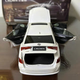 [OEM] 1:18 Toyota 2014 Crown 14th White Model Car Die-Cast