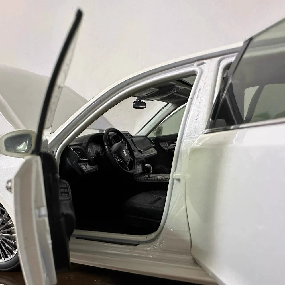 [OEM] 1:18 Toyota 2014 Crown 14th White Model Car Die-Cast