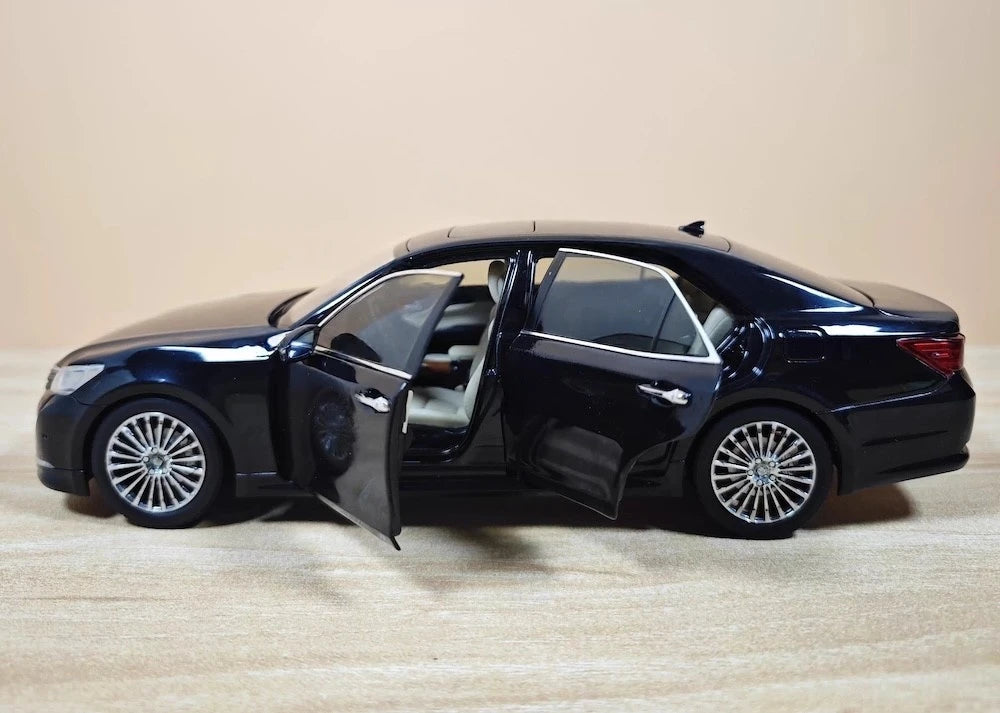 [OEM] 1:18 Toyota 2014 Crown 14th Black Model Car Die-Cast