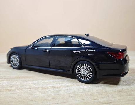 [OEM] 1:18 Toyota 2014 Crown 14th svart modellbil Die-Cast