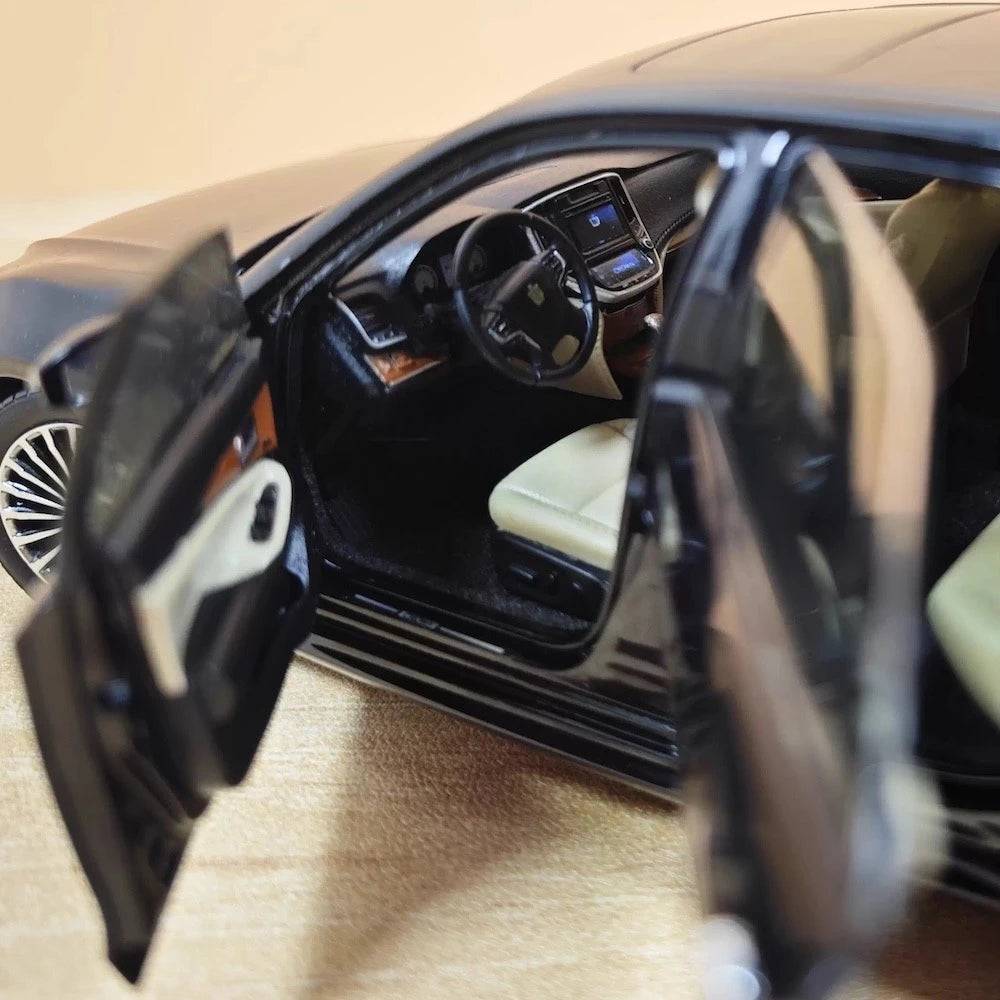 [OEM] 1:18 Toyota 2014 Crown 14th Black Model Car Die-Cast