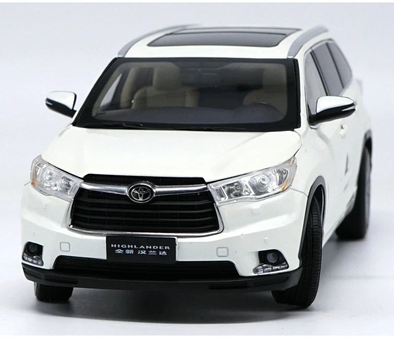 [OEM] 1:18 Toyota 2015 Highlander White Model Car Die-Cast