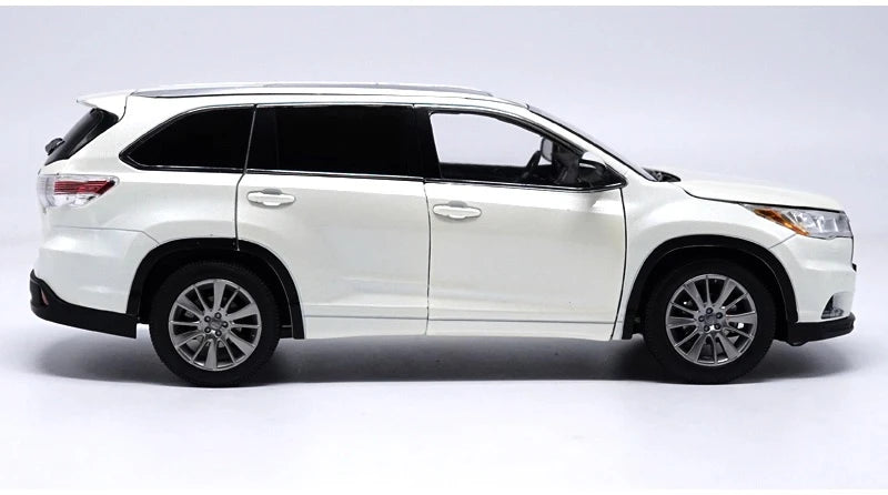 [OEM] 1:18 Toyota 2015 Highlander White Model Car Die-Cast