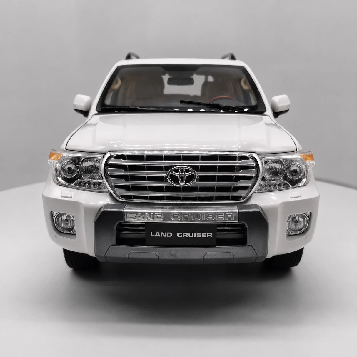 OEM Toyota 2015 Land Cruiser White 1:18 – Sammelobjekt aus Druckguss