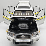 OEM Toyota 2015 Land Cruiser White 1:18 – Sammelobjekt aus Druckguss
