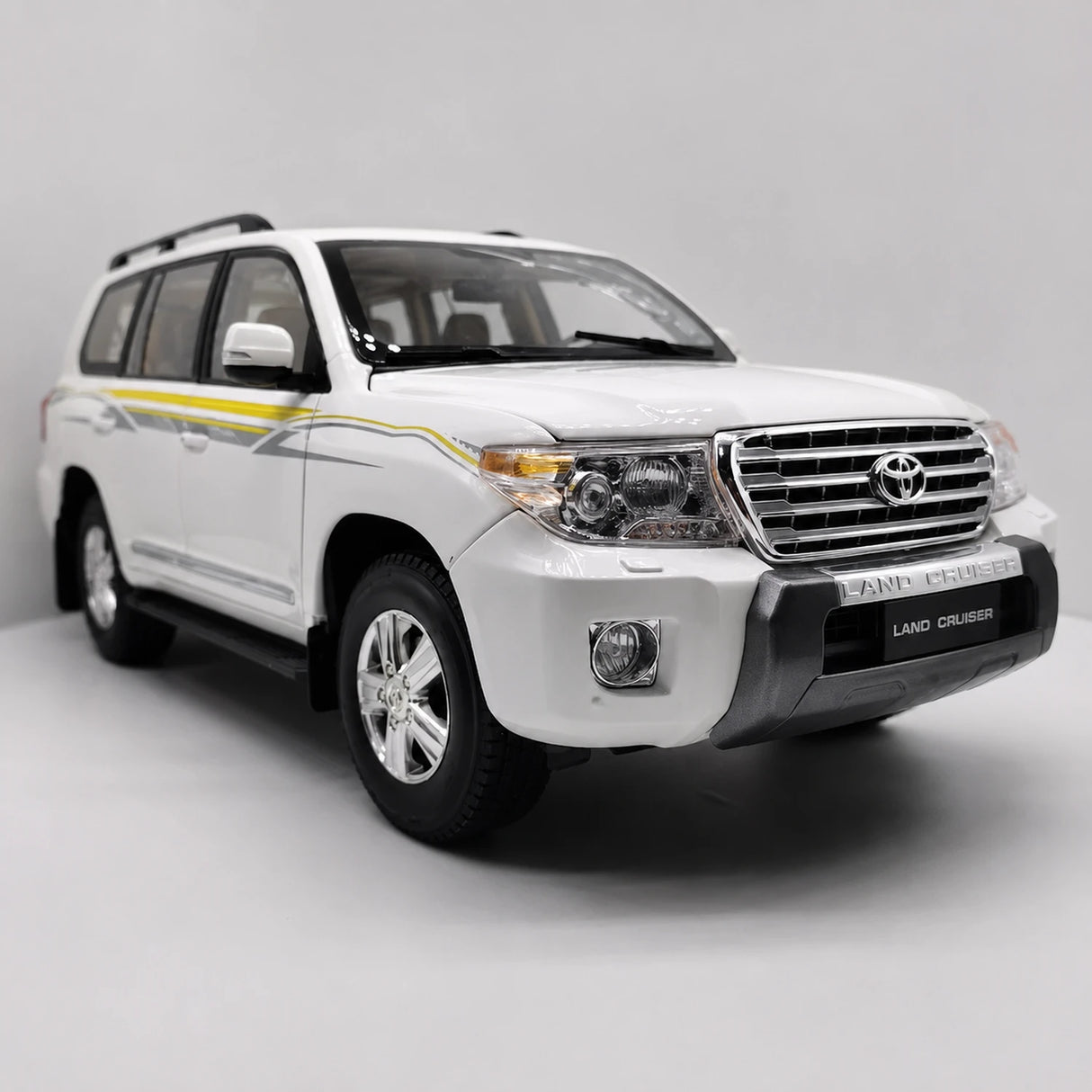 OEM Toyota 2015 Land Cruiser White 1:18 – Sammelobjekt aus Druckguss