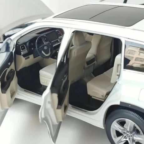 [OEM] 1:18 Toyota 2017 Highlander White Model Car Die-Cast