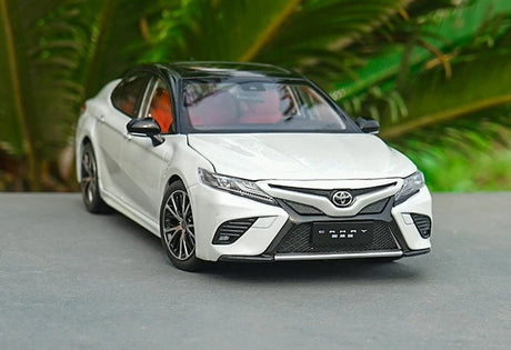 [OEM] 1:18 Toyota 2018 Camry SX vit modellbil Die-Cast