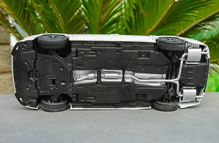 [OEM] 1:18 Toyota 2018 Camry SX White Model Car Die-Cast