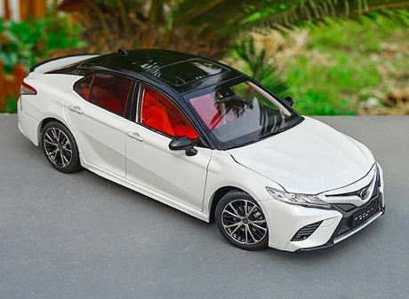 [OEM] 1:18 Toyota 2018 Camry SX vit modellbil Die-Cast