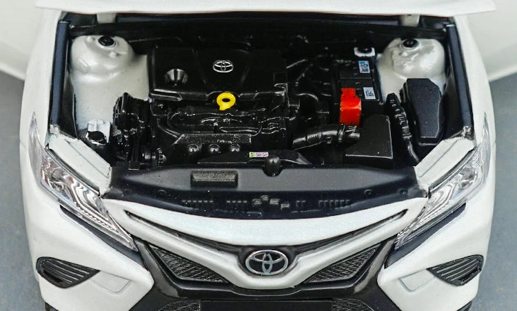 [OEM] 1:18 Toyota 2018 Camry SX White Model Car Die-Cast