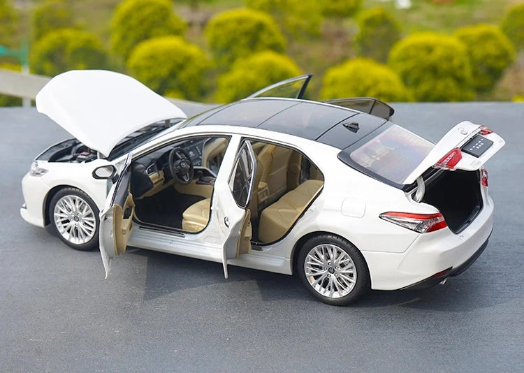 [OEM] 1:18 Toyota 2018 Camry XV70 White Model Car Die-Cast