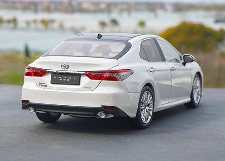 [OEM] 1:18 Toyota 2018 Camry XV70 vit modellbil Die-Cast