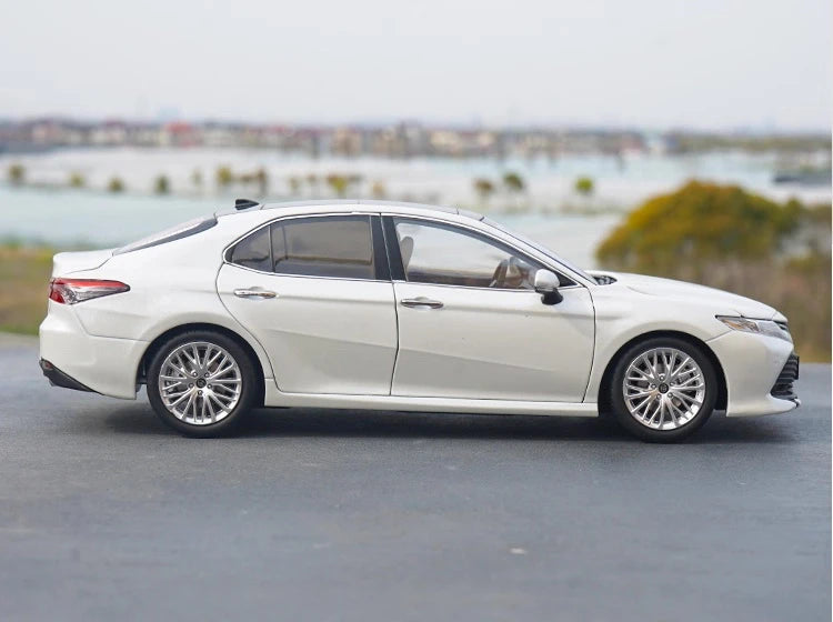 [OEM] 1:18 Toyota 2018 Camry XV70 White Model Car Die-Cast