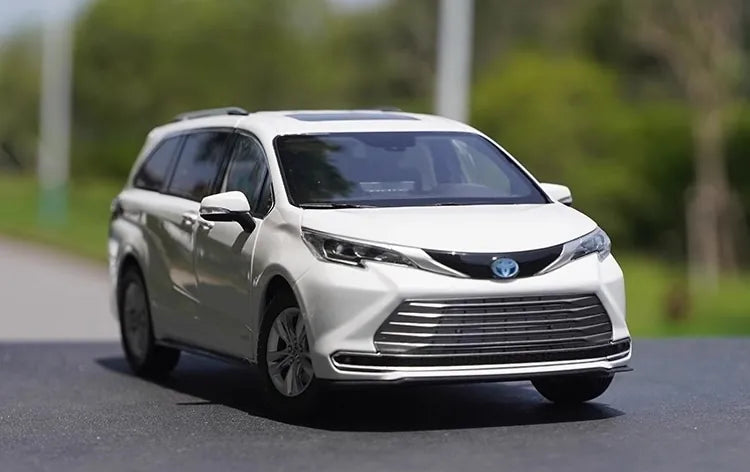 [OEM] 1:18 Toyota 2020 Sienna wit modelauto Die-Cast