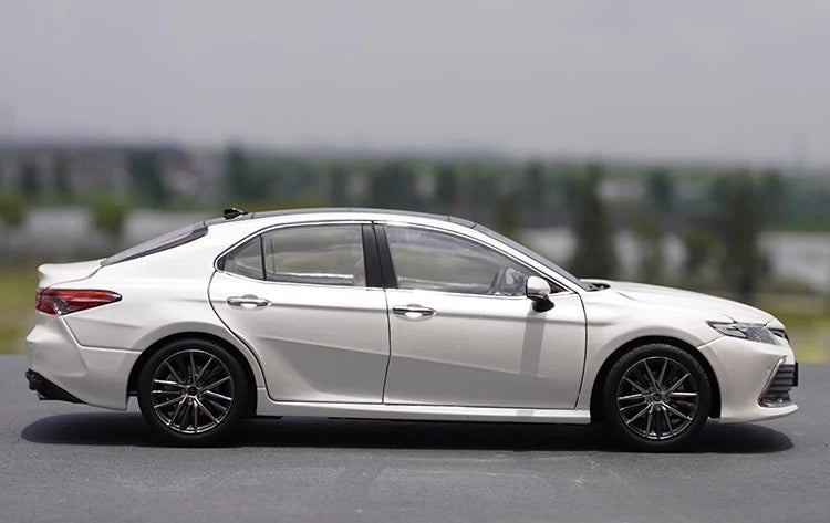 [OEM] 1:18 Toyota 2021 Camry White Model Car Die-Cast