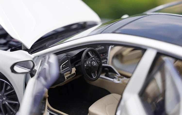 [OEM] 1:18 Toyota 2021 Camry White Model Car Die-Cast