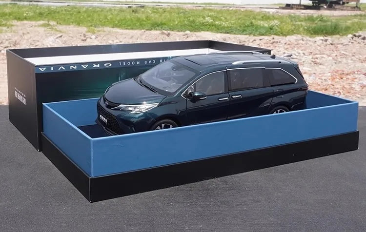 [OEM] 1:18 Toyota 2022 Granvia Green Model Car Die-Cast