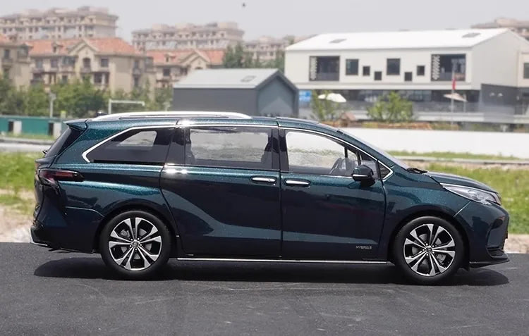 [OEM] 1:18 Toyota 2022 Granvia Green Model Car Die-Cast