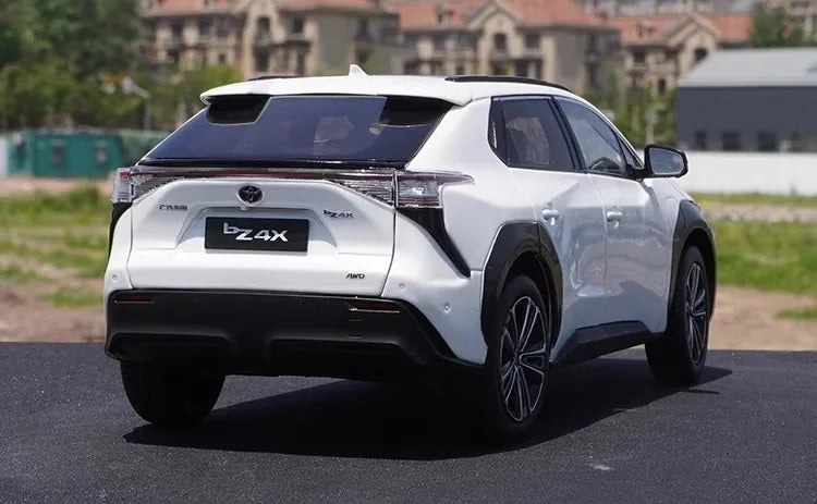 [OEM] 1:18 Toyota 2022 bZ4X White Model Car Die-Cast