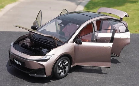 [OEM] 1:18 Toyota 2023 bZ3 Gold Model Car Die-Cast