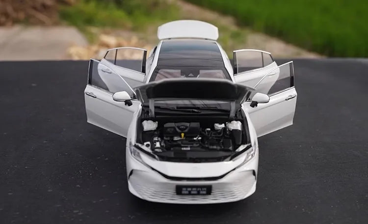 [OEM] 1:18 Toyota 2024 Camry White Model Car Die-Cast