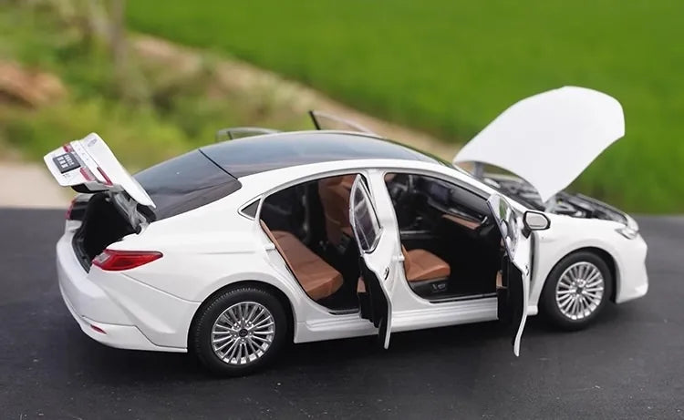 [OEM] 1:18 Toyota 2024 Camry White Model Car Die-Cast