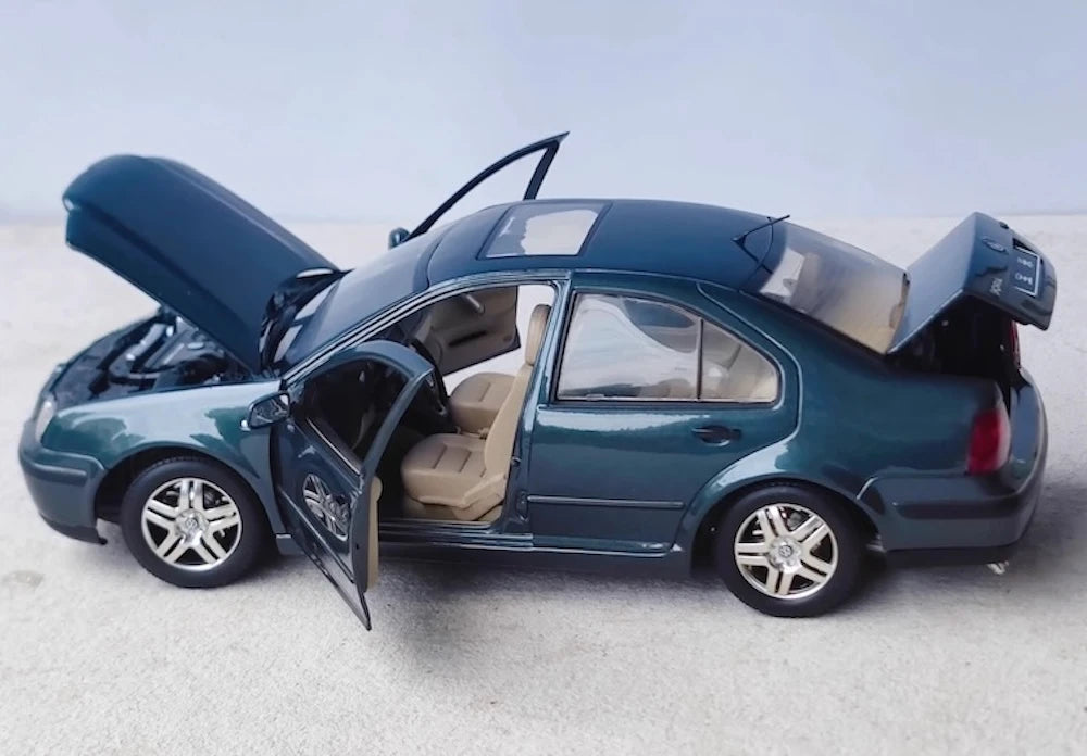 [OEM] 1:18 Volkswagen 1999 Jetta Blue Model Car Die-Cast
