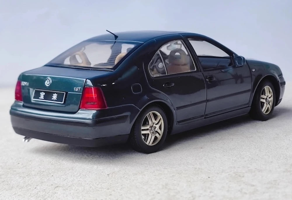 [OEM] 1:18 Volkswagen 1999 Jetta Blue Model Car Die-Cast