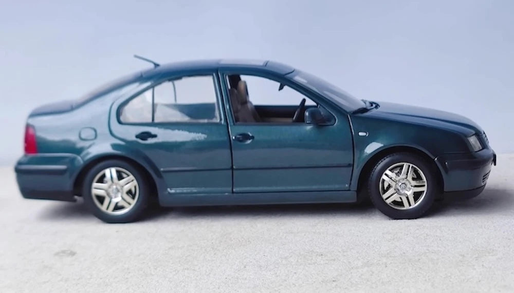 [OEM] 1:18 Volkswagen 1999 Jetta Blue Model Car Die-Cast