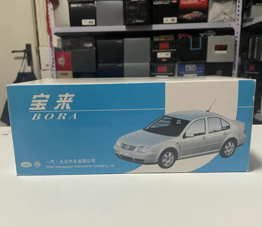 [OEM] 1:18 Volkswagen 1999 Jetta Green Model Car Die-Cast