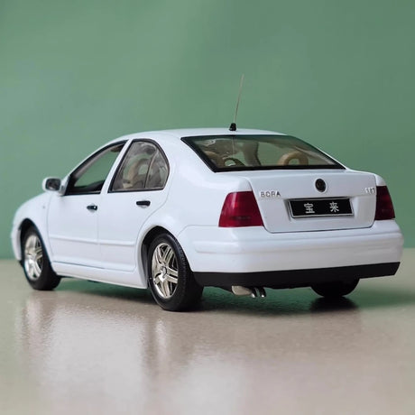 [OEM] 1:18 Volkswagen 1999 Jetta White Model Car Die-Cast