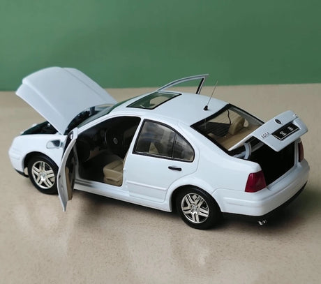 [OEM] 1:18 Volkswagen 1999 Jetta White Model Car Die-Cast