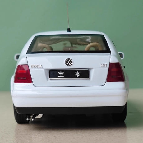 [OEM] 1:18 Volkswagen 1999 Jetta White Model Car Die-Cast