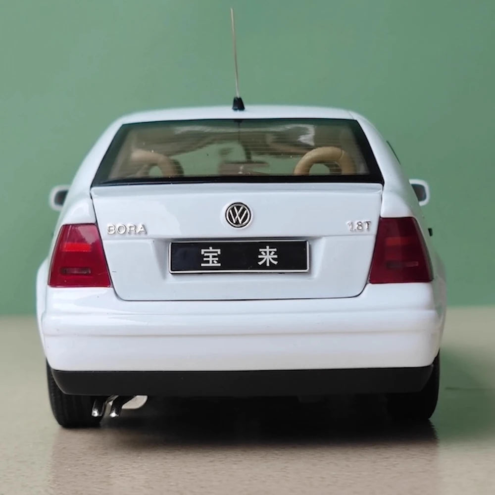 [OEM] 1:18 Volkswagen 1999 Jetta White Model Car Die-Cast