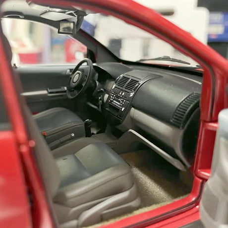 [OEM] 1:18 Volkswagen 2002 Polo 9N Red Model Car Die-Cast