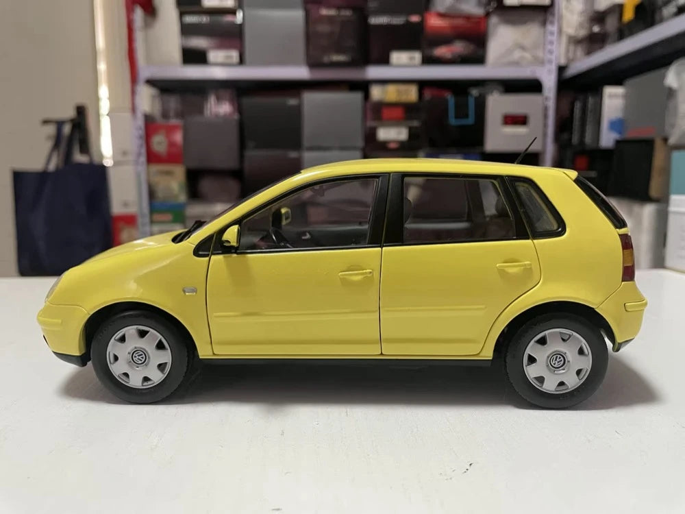 [OEM] 1:18 Volkswagen 2002 Polo 9N Yellow Model Car Die-Cast