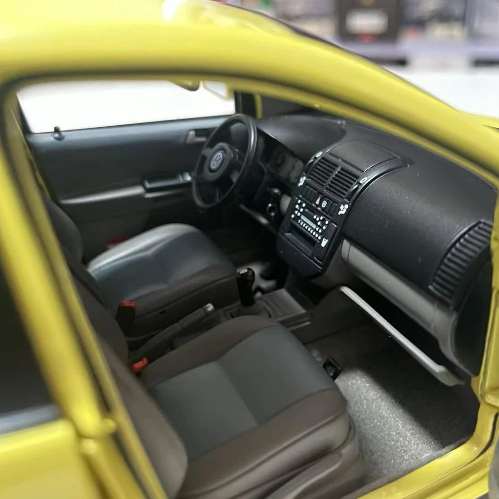 [OEM] 1:18 Volkswagen 2002 Polo 9N Yellow Model Car Die-Cast