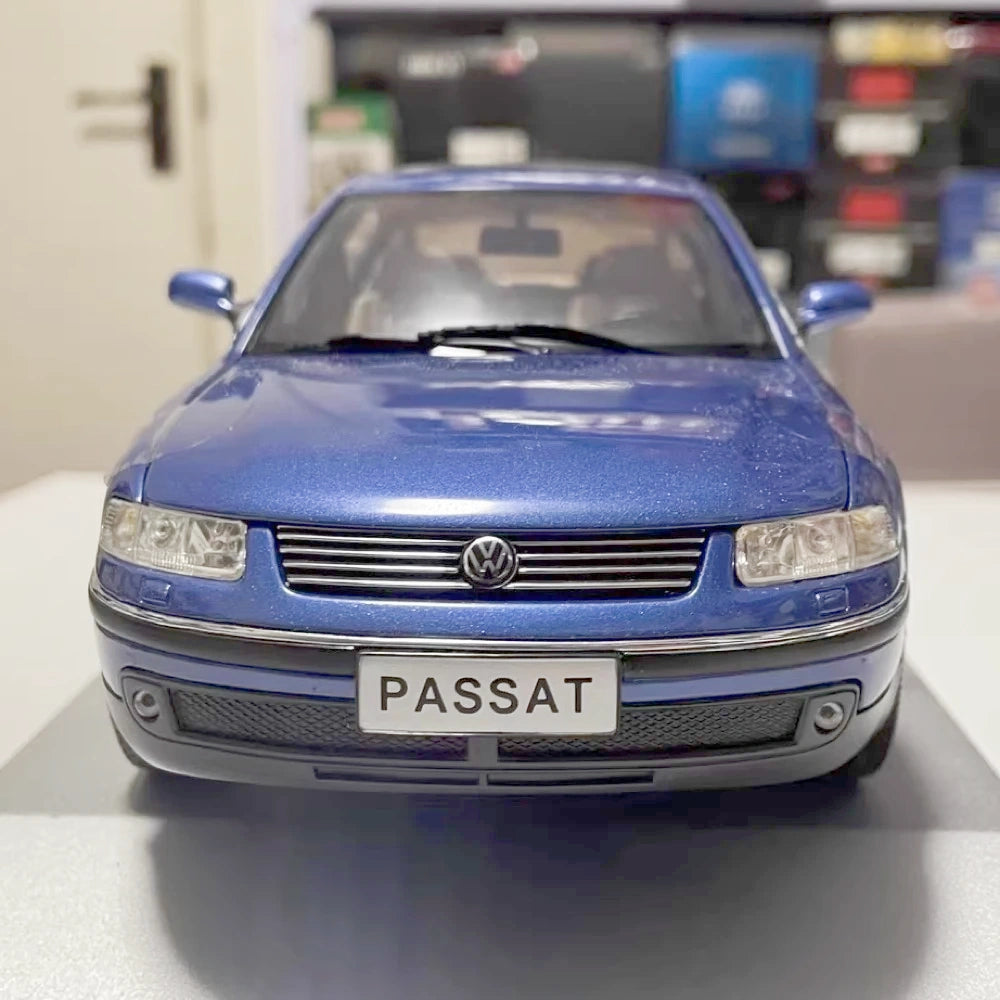 [OEM] 1:18 Volkswagen 2003 Passat B5 Blue Model Car Die-Cast