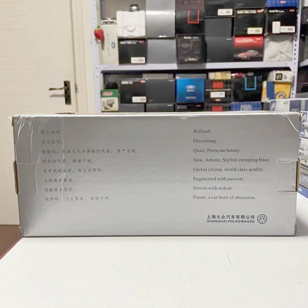 [OEM] 1:18 Volkswagen 2003 Passat B5 Blue Model Car Die-Cast