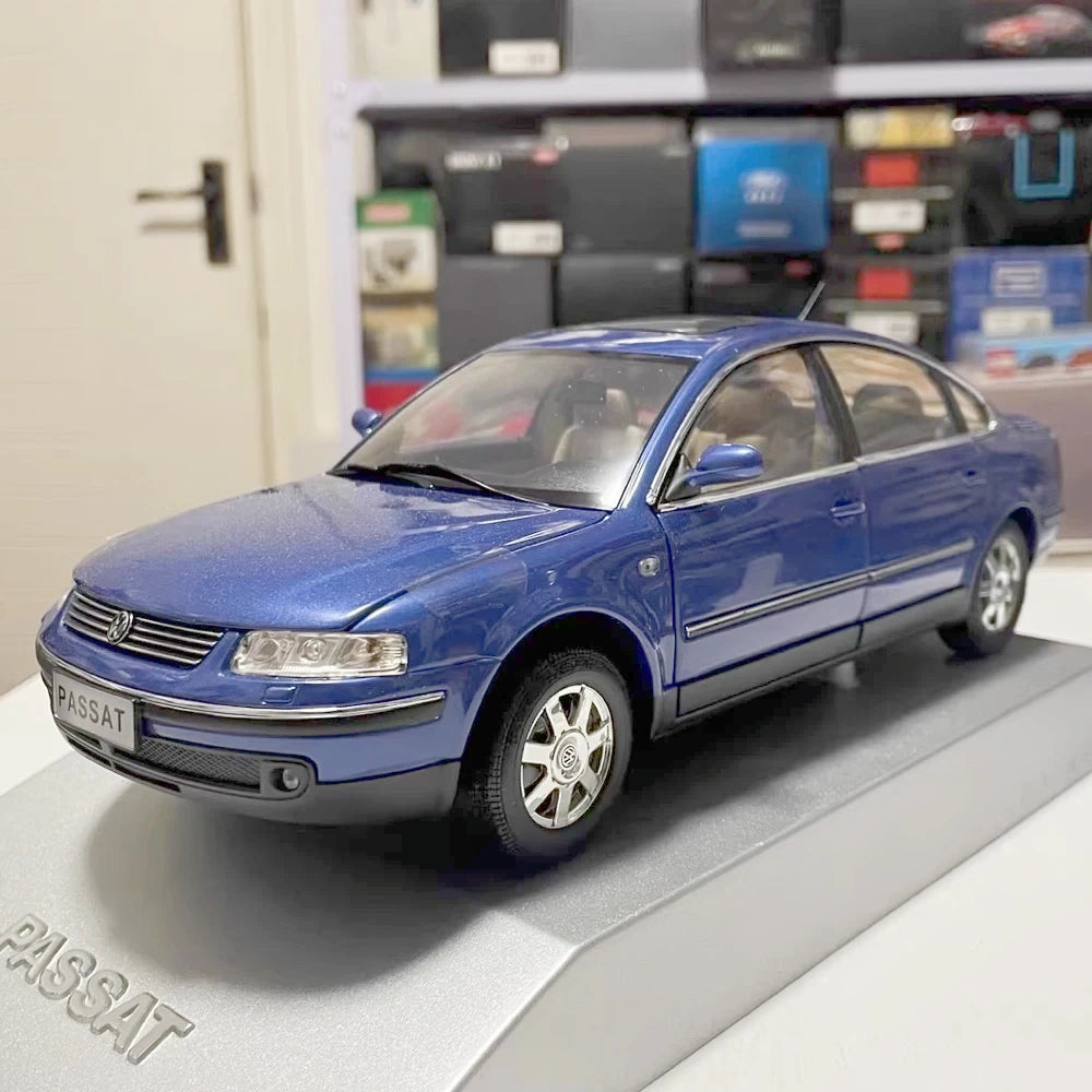[OEM] 1:18 Volkswagen 2003 Passat B5 Blue Model Car Die-Cast