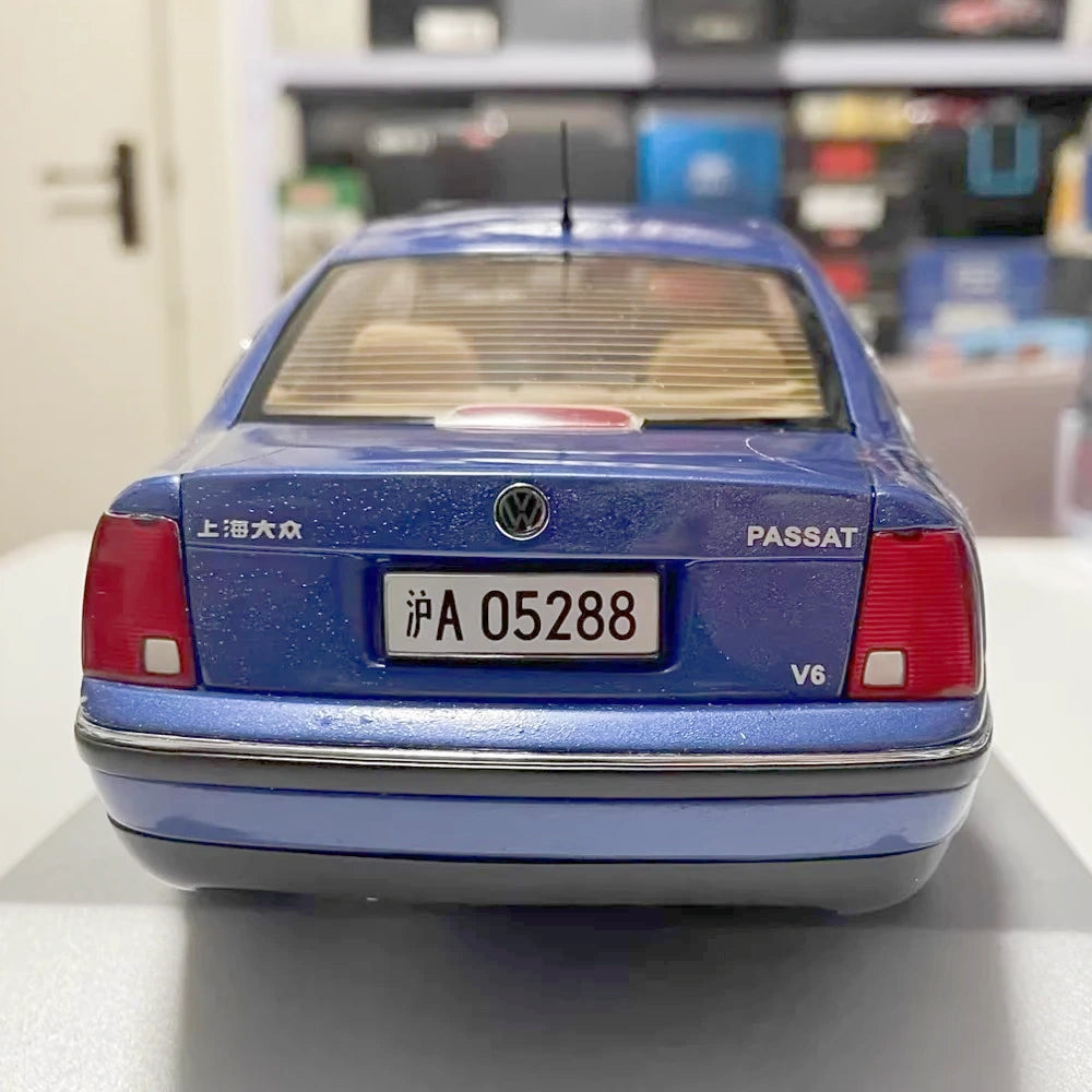 [OEM] 1:18 Volkswagen 2003 Passat B5 Blue Model Car Die-Cast