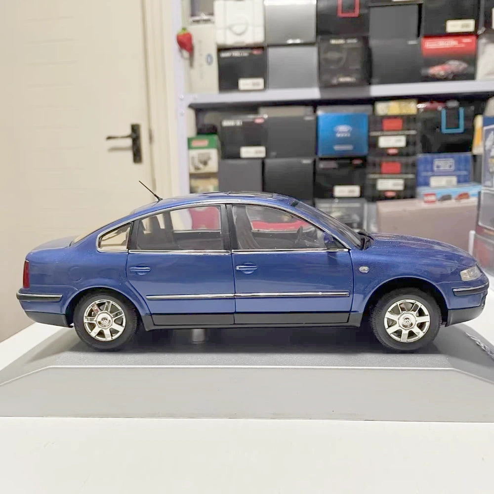 [OEM] 1:18 Volkswagen 2003 Passat B5 Blue Model Car Die-Cast