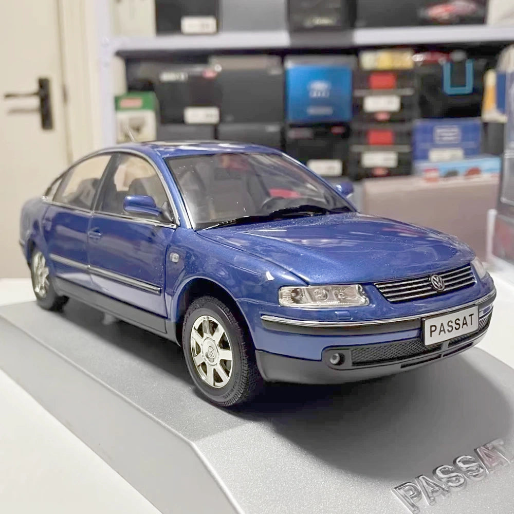[OEM] 1:18 Volkswagen 2003 Passat B5 Blue Model Car Die-Cast