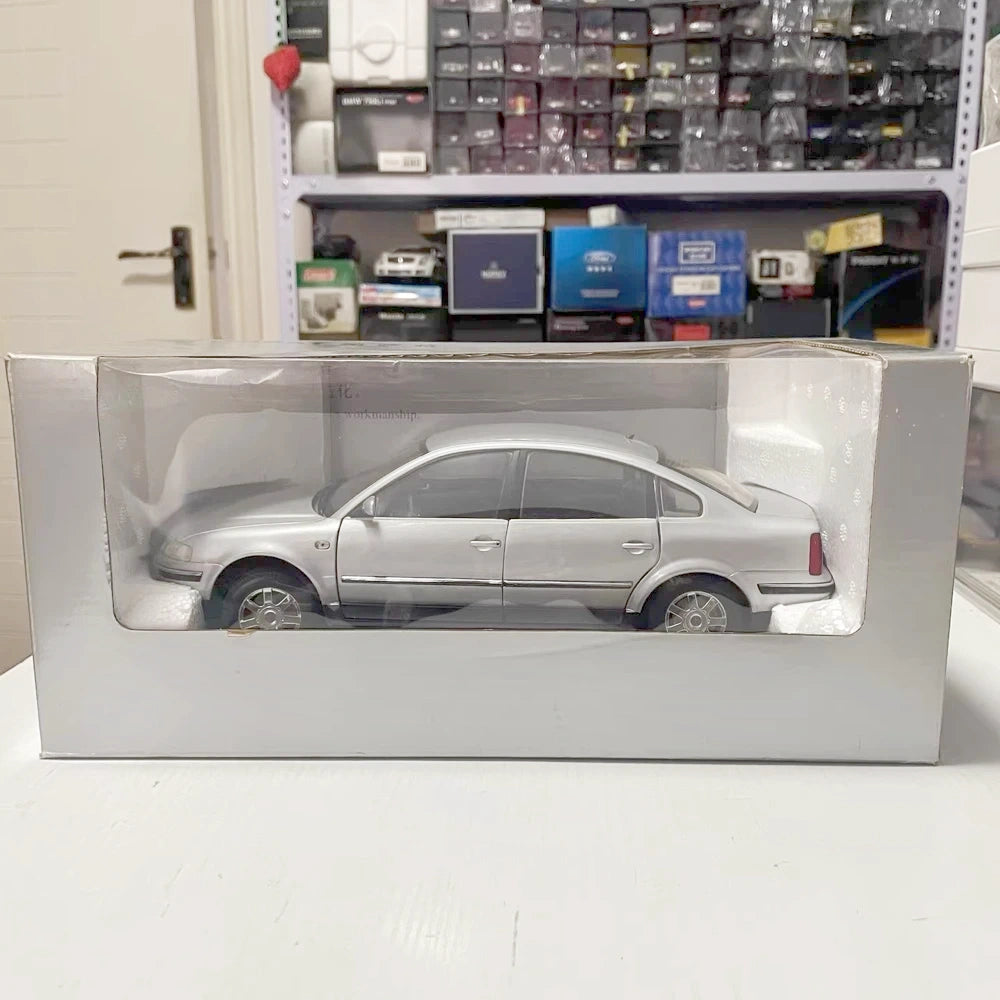 [OEM] 1:18 Volkswagen 2003 Passat B5 Silver Model Car Die-Cast