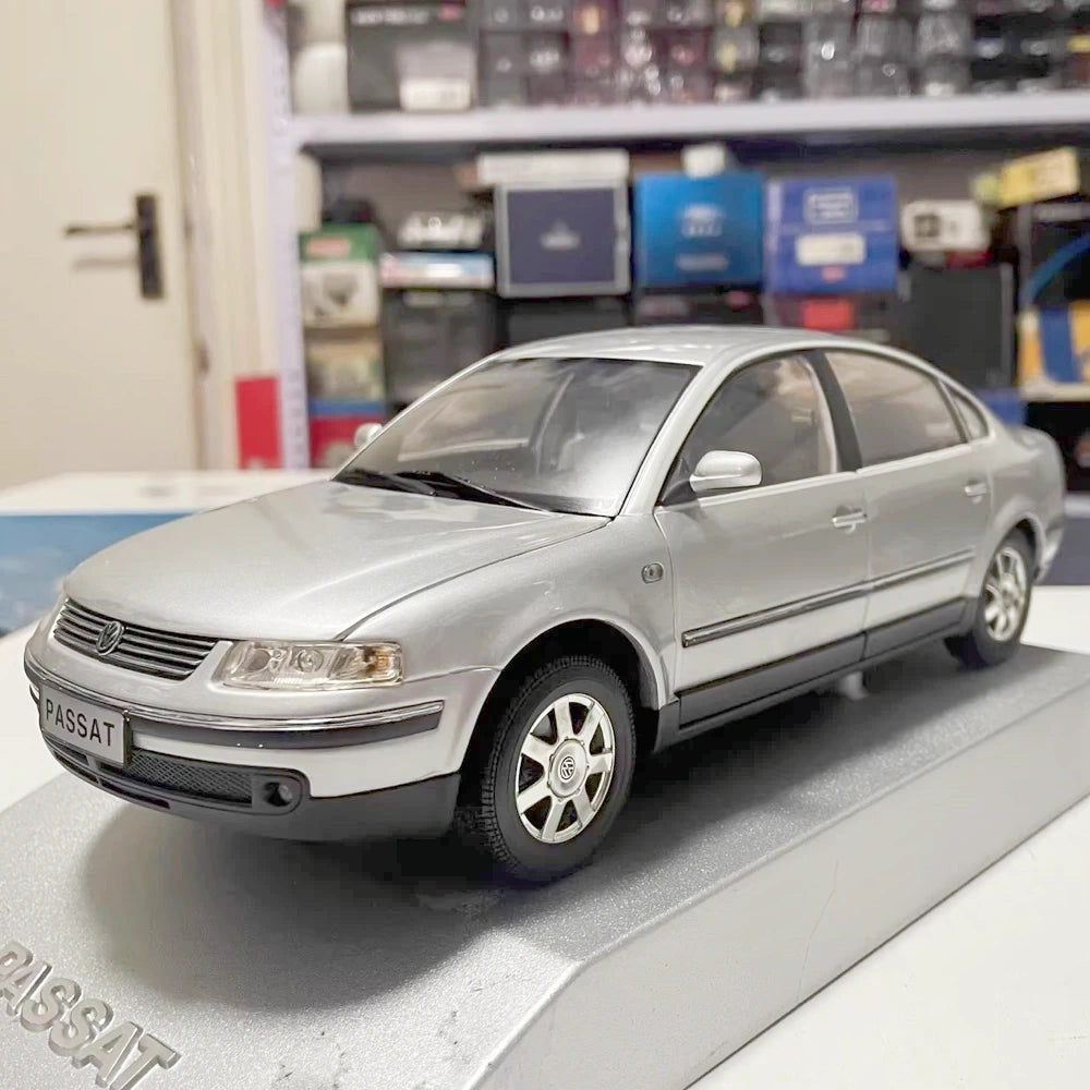 [OEM] 1:18 Volkswagen 2003 Passat B5 Silver Model Car Die-Cast