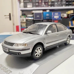 [OEM] 1:18 Volkswagen 2003 Passat B5 Silver Model Car Die-Cast