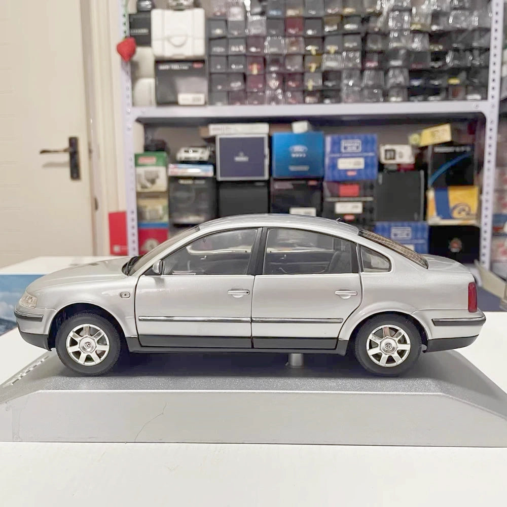 [OEM] 1:18 Volkswagen 2003 Passat B5 Silver Model Car Die-Cast