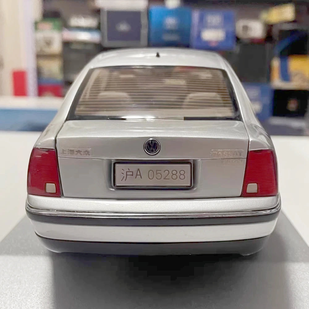 [OEM] 1:18 Volkswagen 2003 Passat B5 Silver Model Car Die-Cast