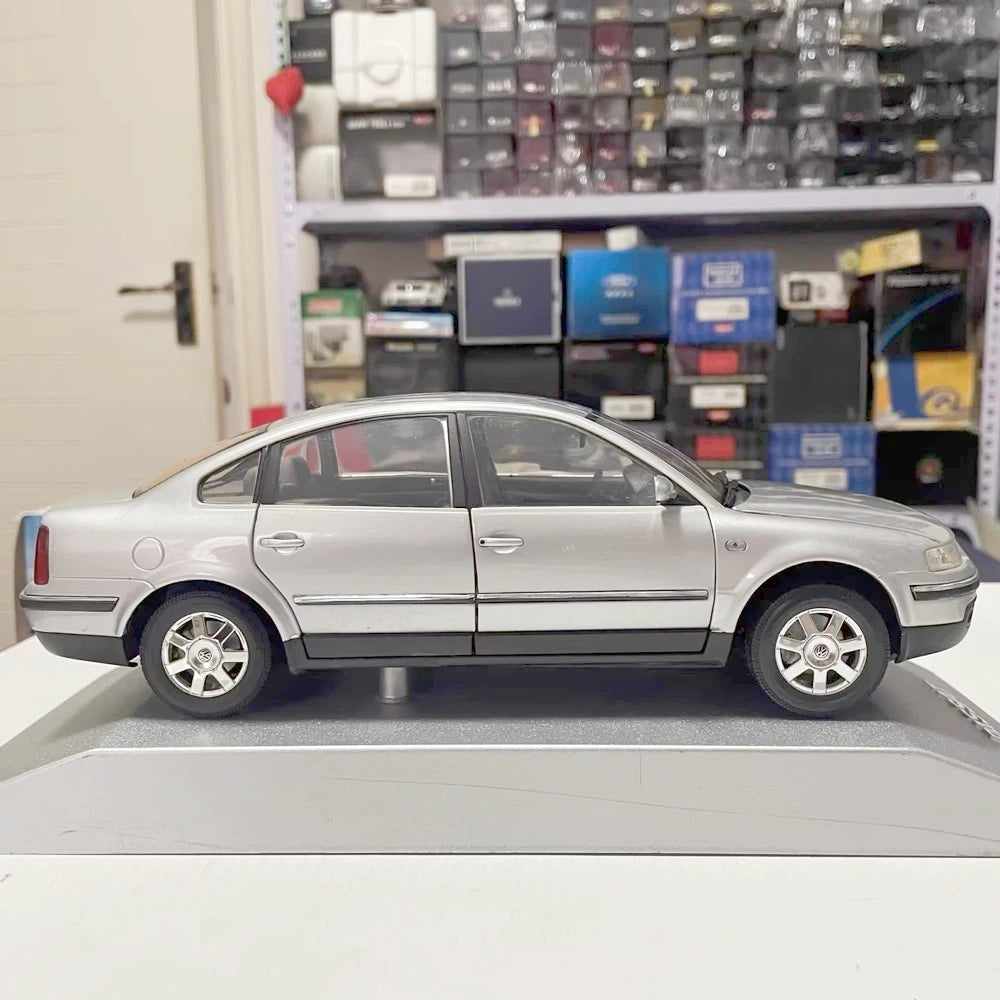 [OEM] 1:18 Volkswagen 2003 Passat B5 Silver Model Car Die-Cast